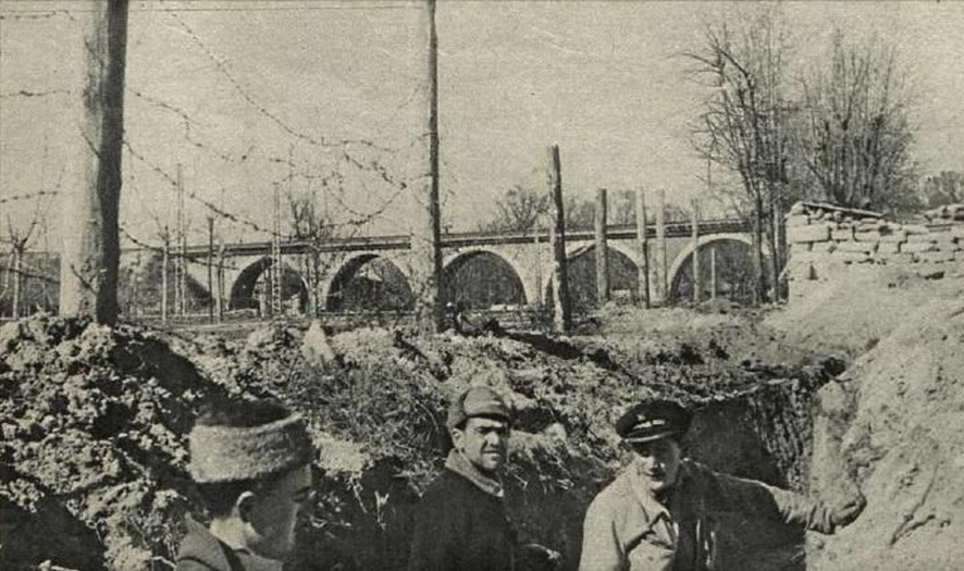 Puente de los franceses con milicianos republicanos en 1936.