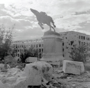 Vista de la Escuela de Arquitectura tras el combate.