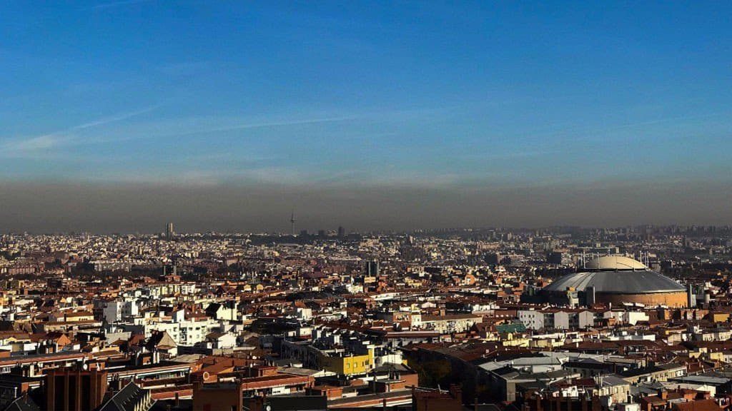 Boina capa de polución contaminación Madrid Central Ayuntamiento Carmena Co2