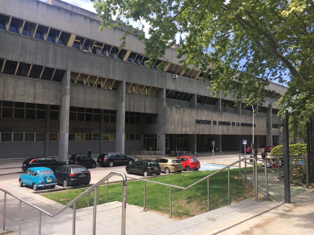 Facultad donde se imparte el grado de periodismo en Madrid.