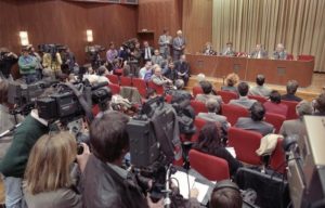 Caída del Muro, Muro de Berlín, Reunificación alemana, Soldados sobre el muro de Berlín, El Independiente, Santiago Martínez Arias, Democratización, Europa Oriental, DDR, Alemania Oriental, Schabowski