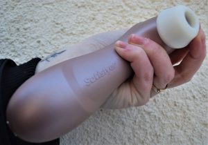 Satisfyer, juguete sexual utilizado en la masturbación femenina