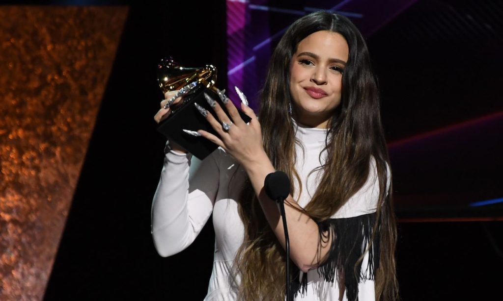 La artista Rosalía en la gala de los premios Grammy 2020 | Getty Images