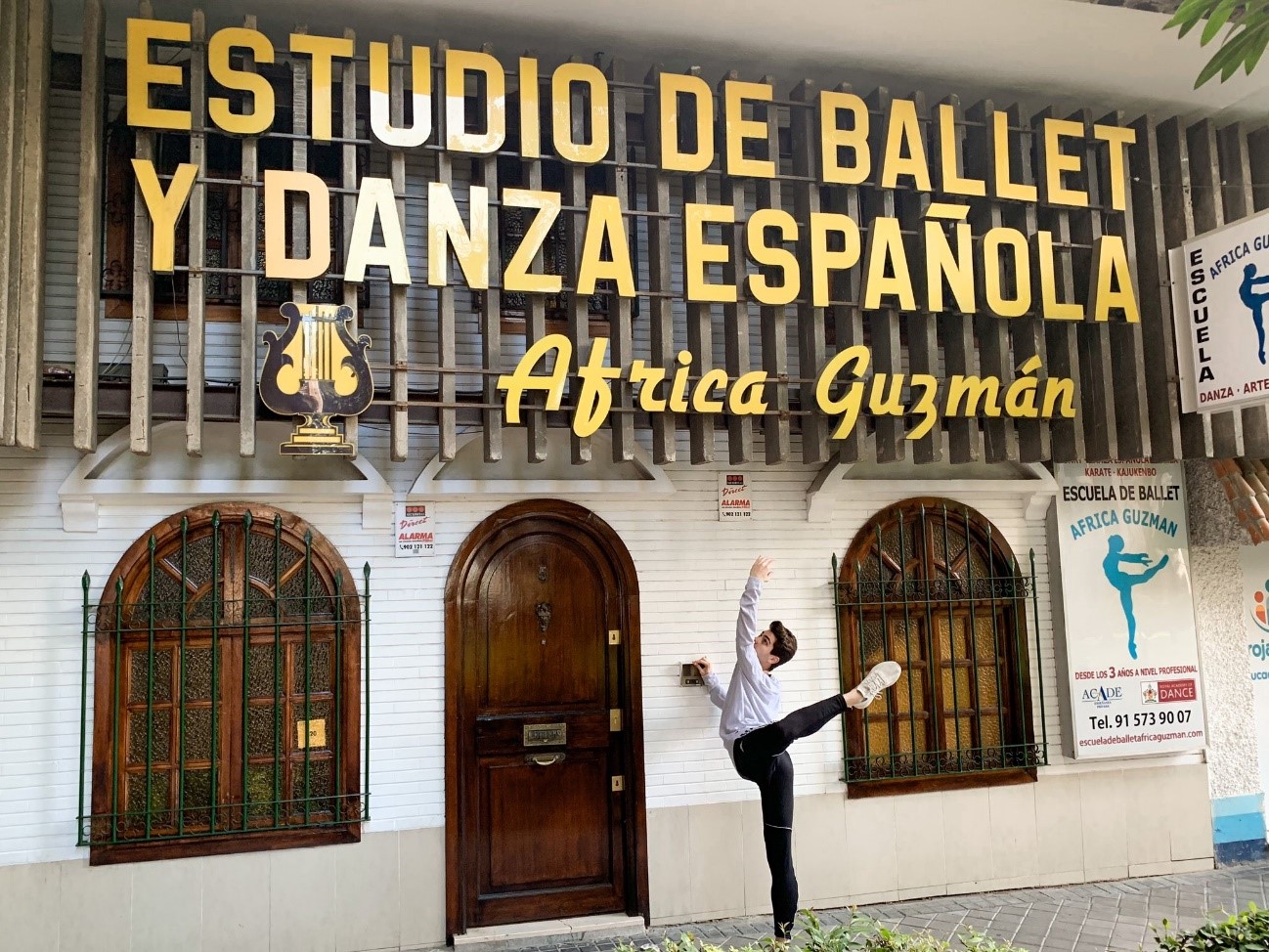 Adrián en la escuela de ballet y danza española, África Guzmán