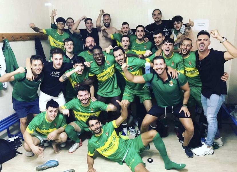 Imagen de los jugadores dE Recas CF tras ganar a Argés CF 2-1