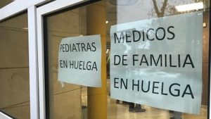 Carteles de huelga en centros sanitarios madrileños. Actualidad, Sanidad Pública, Huelga, Manifestación, Urgencias, Atención Primaria.