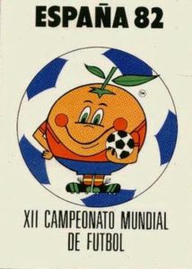 Cartel protagonizado por Naranjito, la mascota del Mundial de España 82 / El País