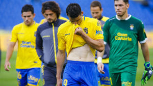 Jugadores de Las Palmas, lamentándose por no haber conseguido el ascenso.