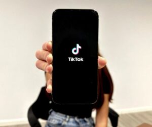 TikTok,noticias,medios,tradicionales,periodismo,instantaneidad