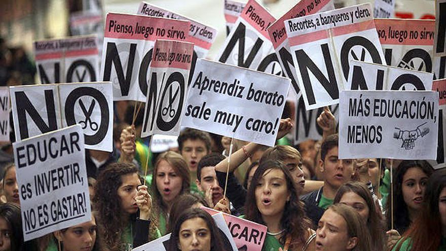 manifestación, estudiantes, prácticas, becarios