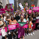 “Las terapias de conversión son una forma de abuso psicológico y sexual”, afirma Bill McKinley