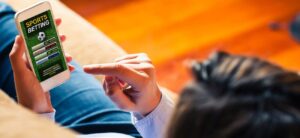 ocasiones menores, apuestan desde sus móviles a través de la red.