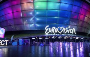 La participación de Israel en Eurovisión 2026 reaviva el debate entre música y política. Análisis del conflicto, boicots y el papel de la UER en la decisión.