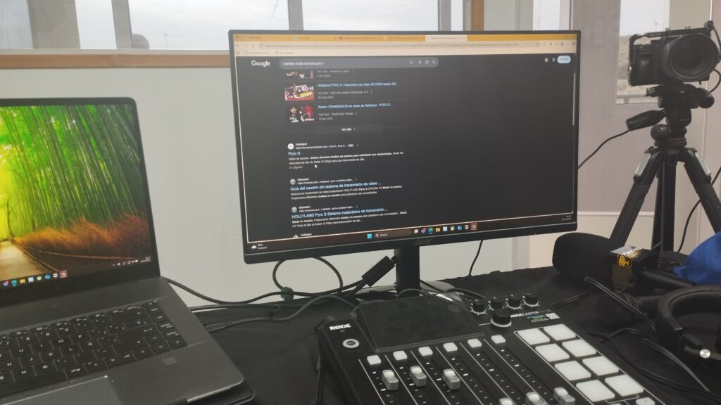 Interior, cabina, comentaristas, televisión