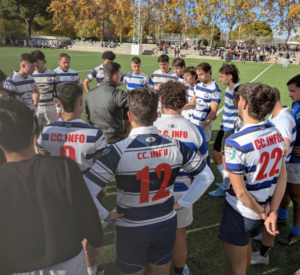 El deporte universitario ayuda a los estudiantes a combatir la soledad y el miedo al cambio al entrar en un una facultad. Gracias al deporte crean unos vínculos más allá de las clases, y estos se refuerzan en los campos. A pesar de que está recogido por las leyes de las universidades, la verdadera fuerza del deporte universitario se encuentra en los alumnos que los practican y luchan por su permanencia. Los alumnos pasan a ser más que simples compañeros gracias a las asociaciones de deporte.