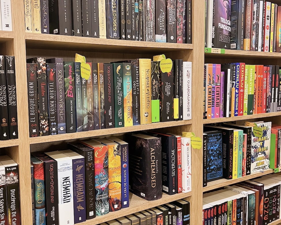 literatura juvenil, libros, autores, booktok, best sellers