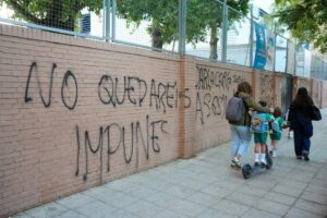 Pintadas de protesta contra el suicidio